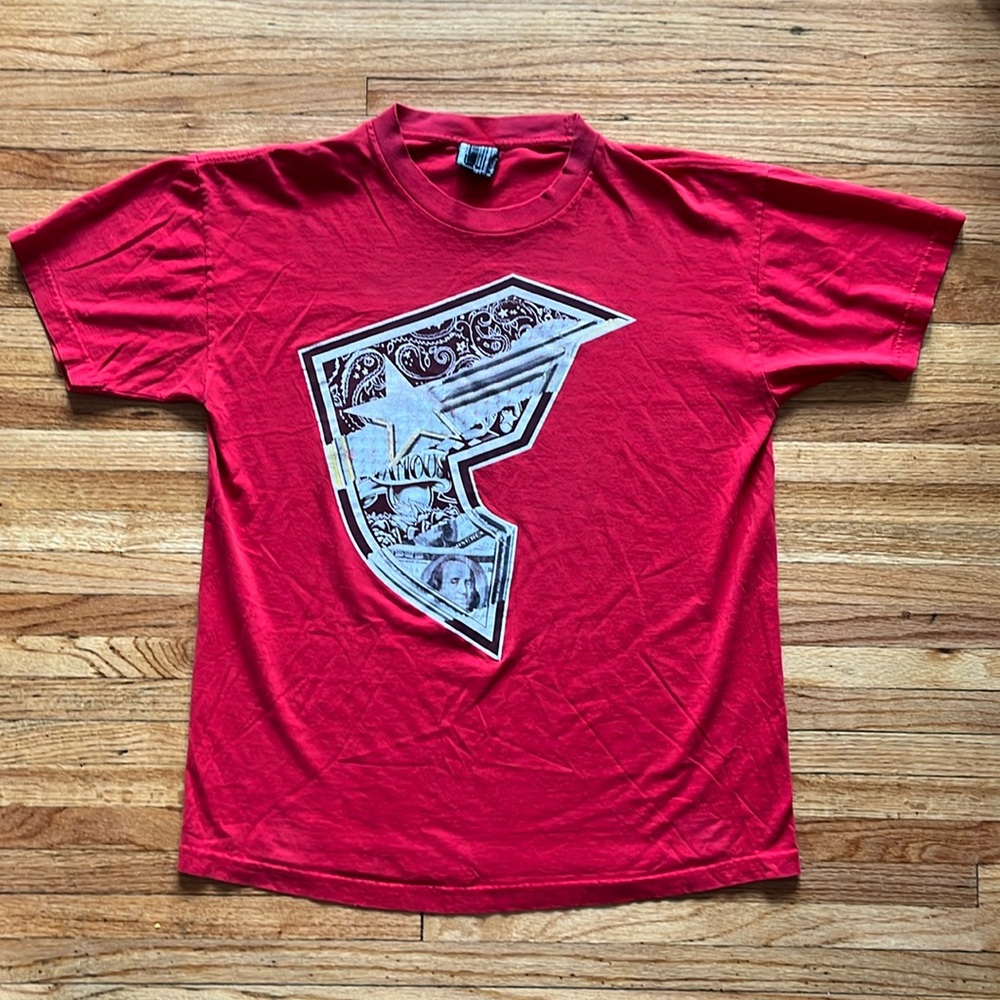 Vintage Famous Stars And Stripes T-Shirt / Y2K / Large / Red